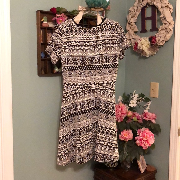 Aztec Patterned Skater Dress - Picture 2 of 3